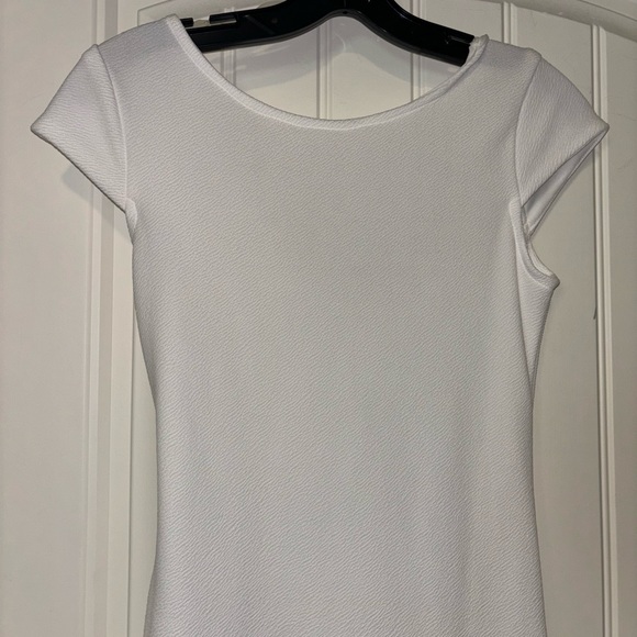 Simple white dress by AG Studio - Picture 2 of 6